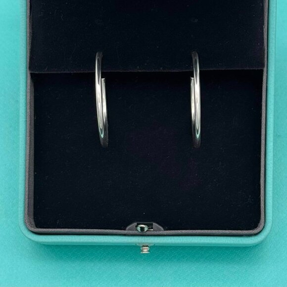 Tiffany & Co SS Small Retired Bezet Hoops EUC - Picture 3 of 6
